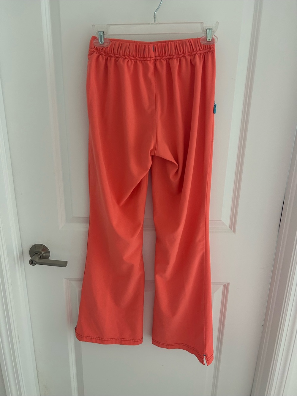 Carhartt woman’s coral scrub pants, pockets, stretchy material extra small - Picture 4 of 6
